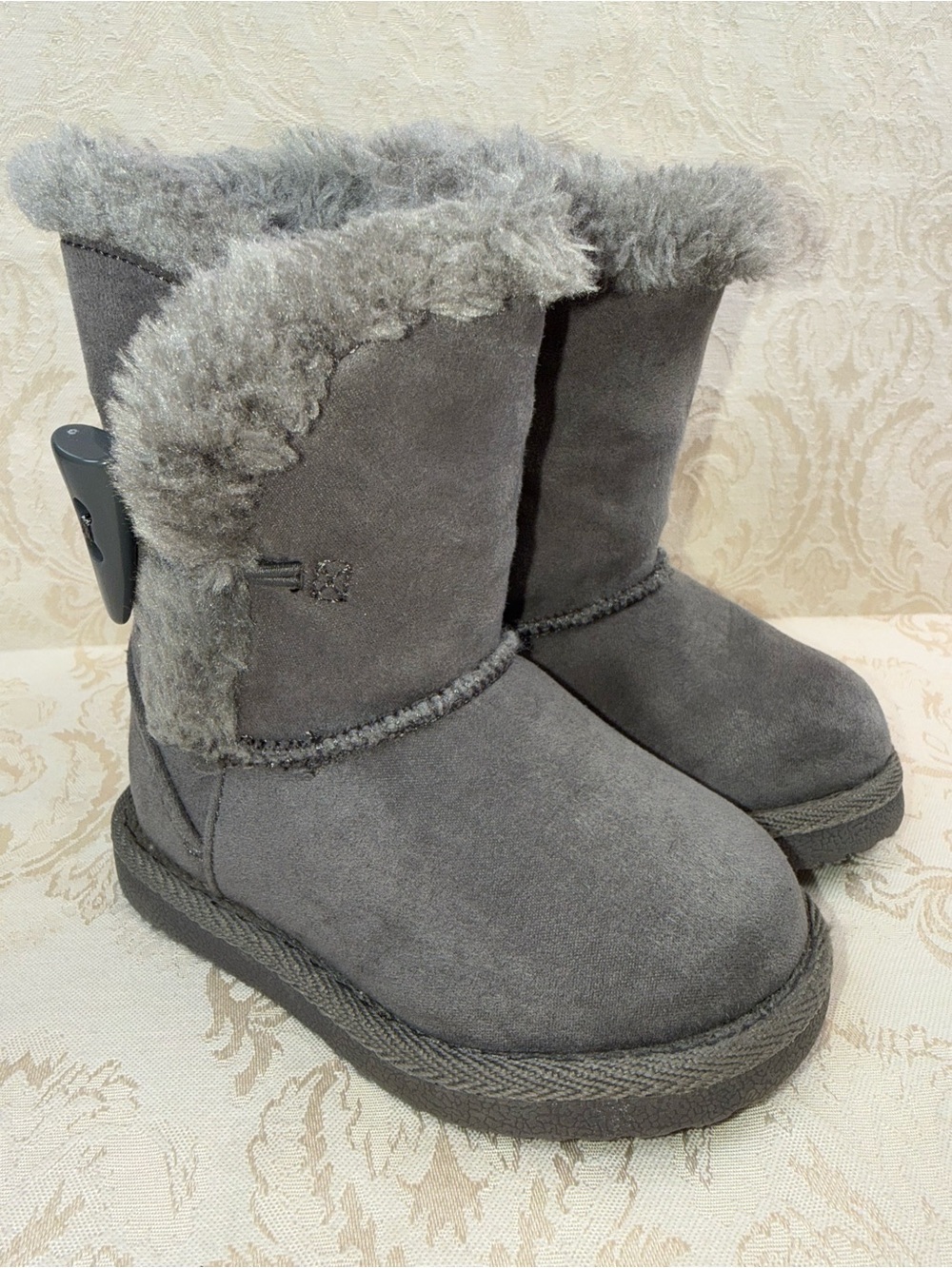 Target Girls Gray Faux Suede/Fur Winter Boots Size 5 Toggle Detail